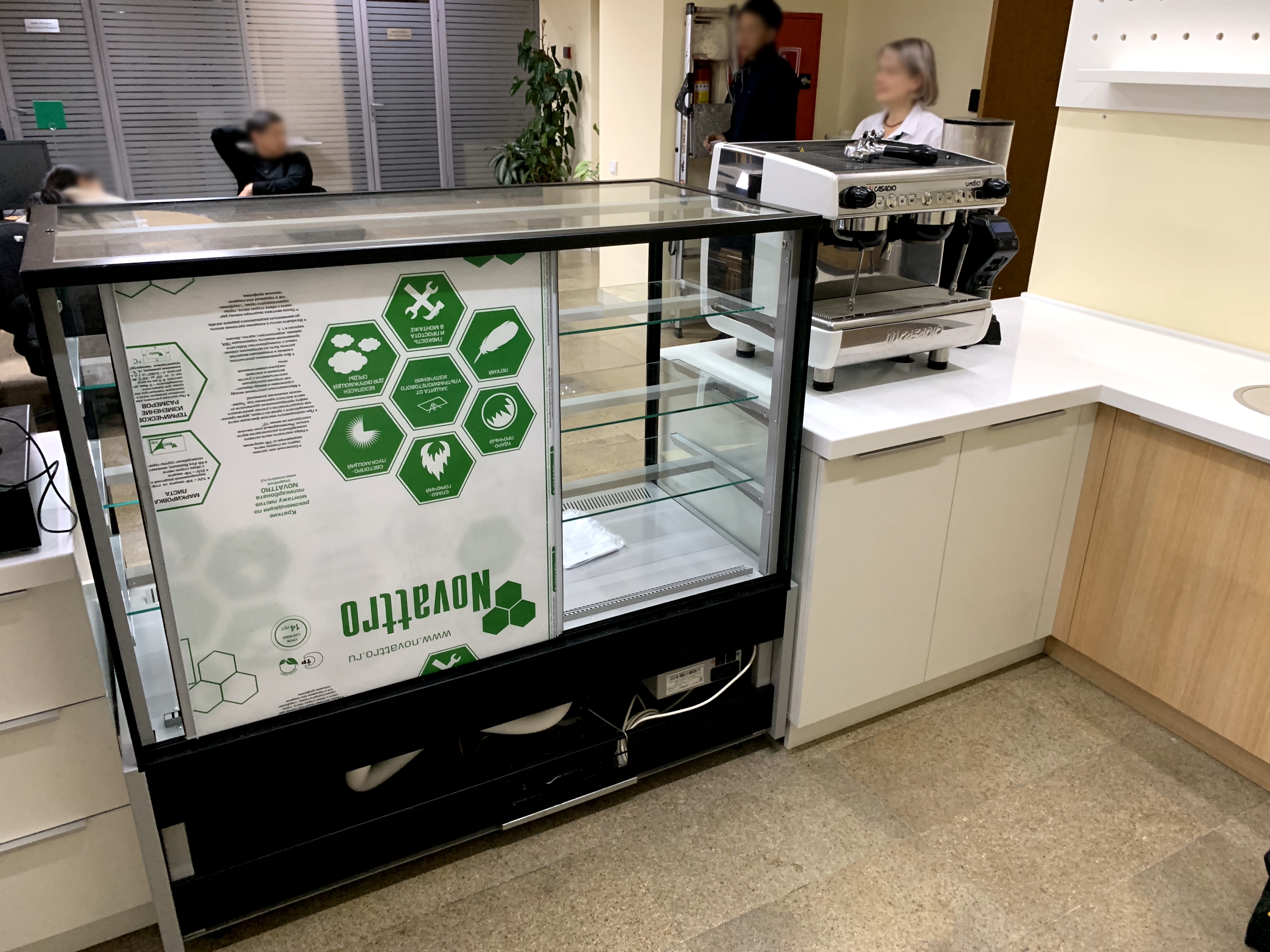 Мебель для кофейни в отделении банка — фото 4
